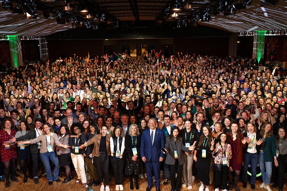 Group photo with Al Gore and the over 800 participants of the Climate Reality Leadership Training in Paris