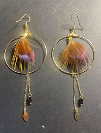bijoux plumes autour du cercle doré mauve.jpg