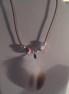 bijoux collier perles plume .jpg