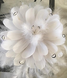 juju hat blanc noir plumes .jpg