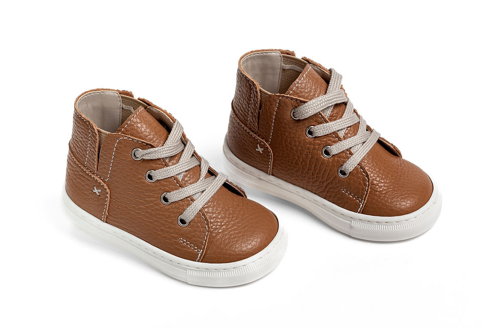 Μποτάκι περπατήματος από ταμπά δέρμα, λεπτομέρεια με μπεζ λάστιχο.