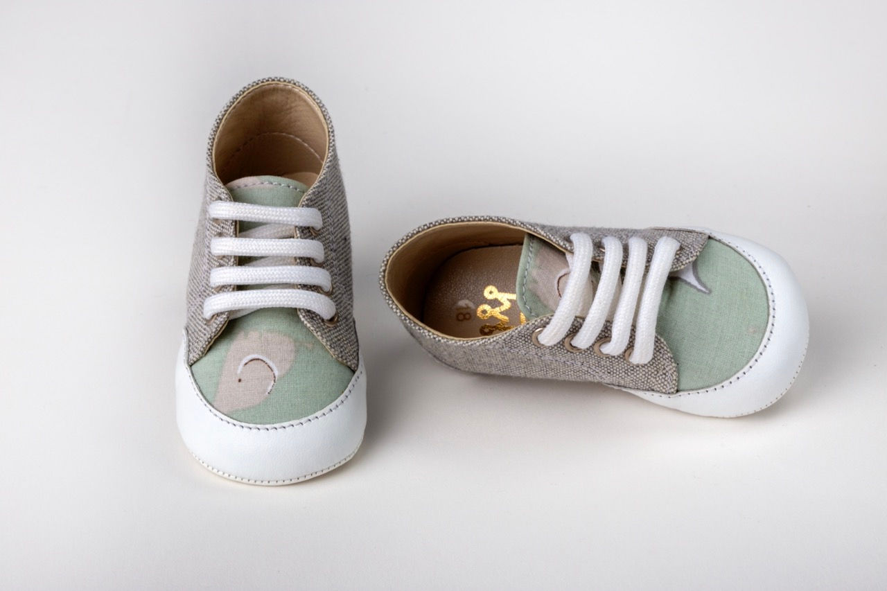 Παπουτσάκι αγκαλιάς χαμηλό δετό από λευκό δέρμα, γκρι ύφασμα και μέντα-Α305A