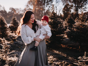 Mom Outfit Ideas for Family Photos