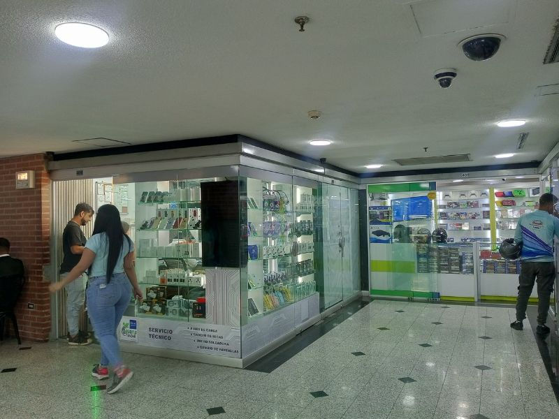 Miniatura: Alquiler de local en City Market de 13 mt2 con alto transito de clientes