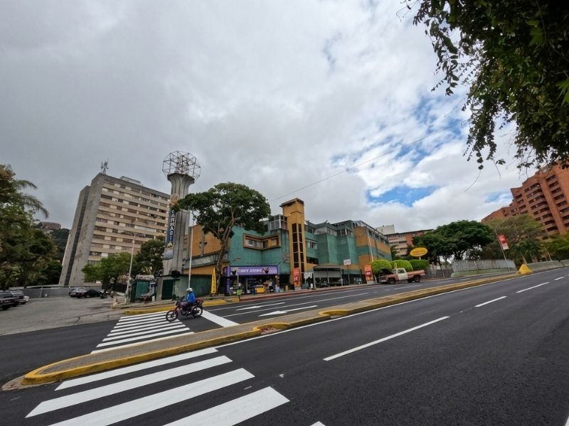 Fachada centro comercial La Boyera, Municipio El Hatillo en Caracas