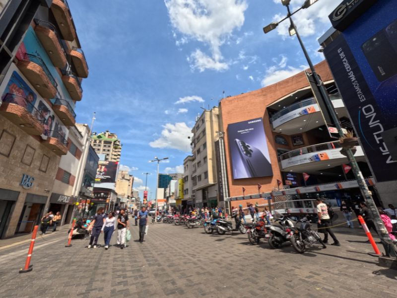 Fachada de City Market en el Boulevard de Sabana Grande