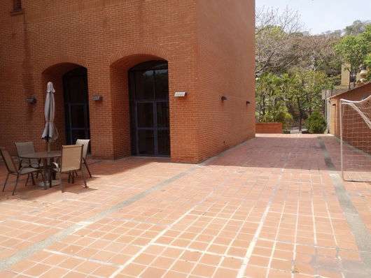 Apartamento de lujo y exclusivo en Valle Arriba Caracas www.managerinmobiliario.com vende Teresa Salas Soluciones Inmobiliarias