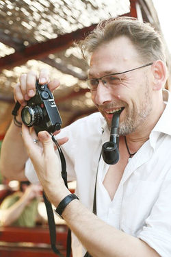 Bartis Attila, a pipa és a Leica