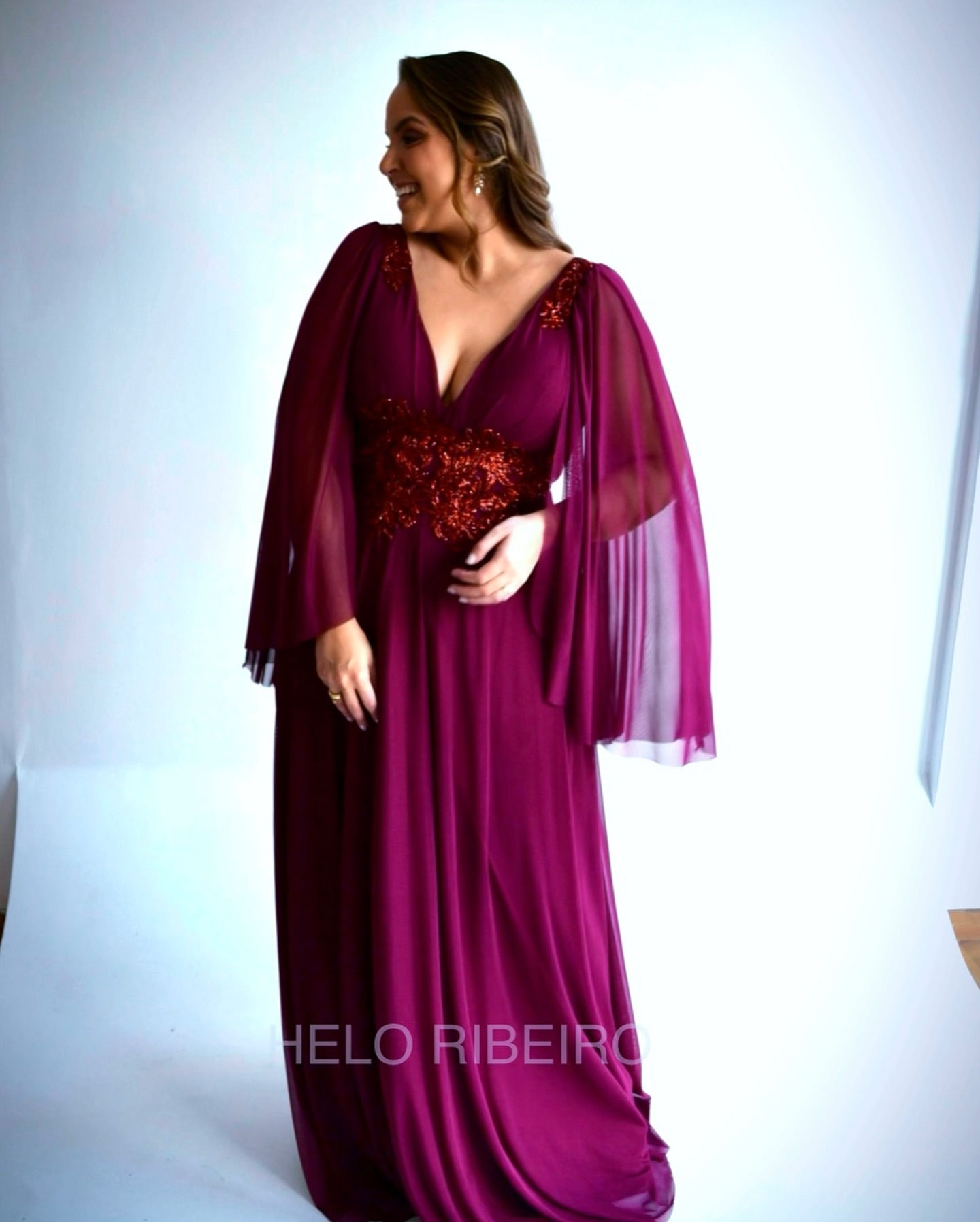 Marsala em tule de elastano com capa e bordado