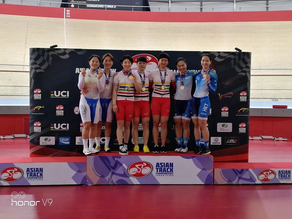 女子团体竞速赛获得金牌颁奖现场