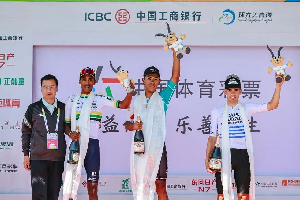 第五赛段前三名登上领奖台