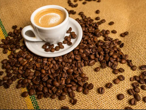 Café robusta recua e opera em baixa no início da tarde desta segunda-feira (17)