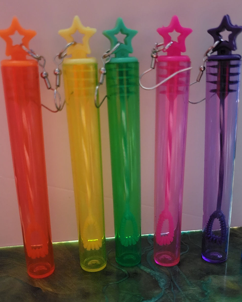 Thumbnail: Bubble wand earring