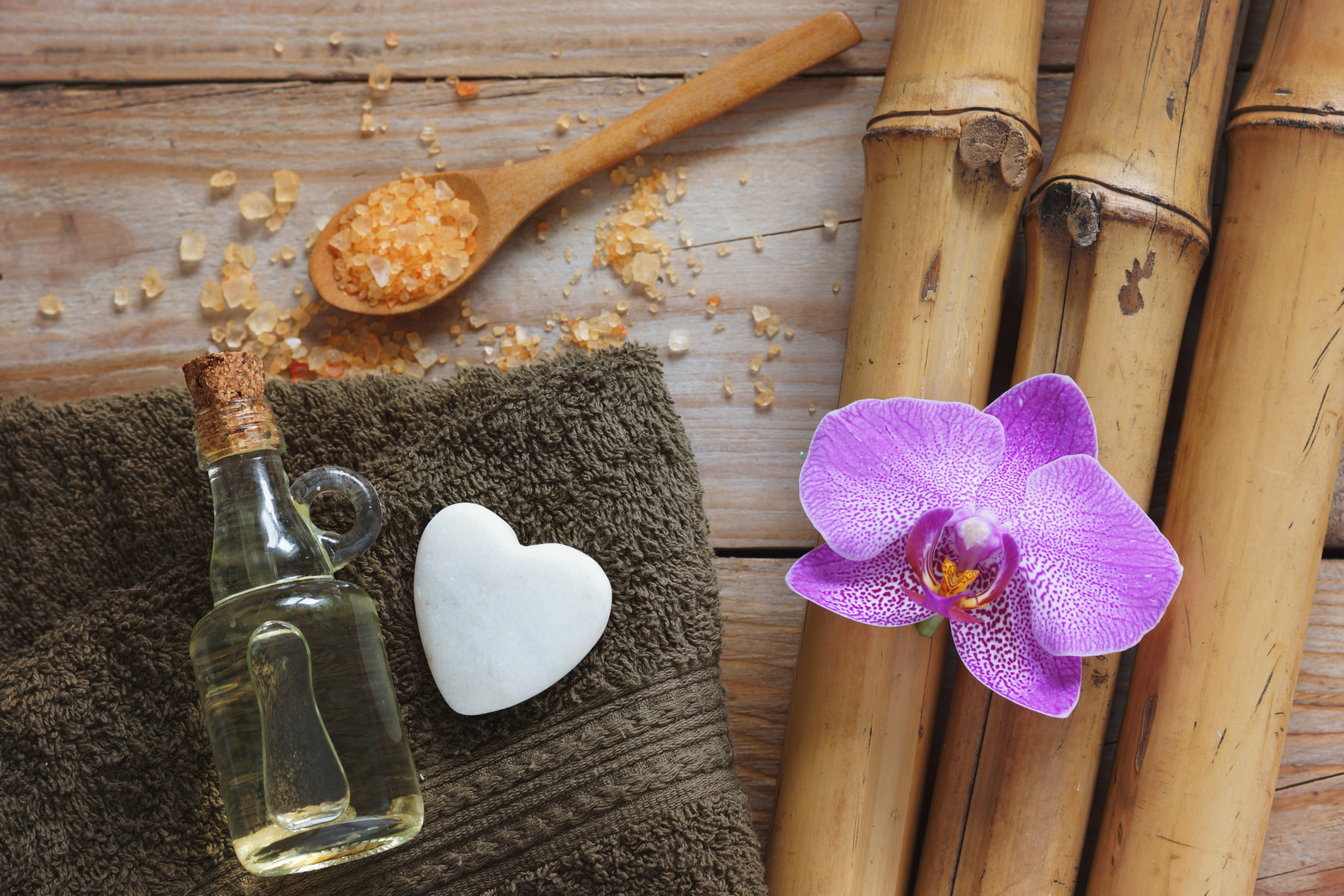 Handmade Bath Bombs made with love and 100% natural ingredients.