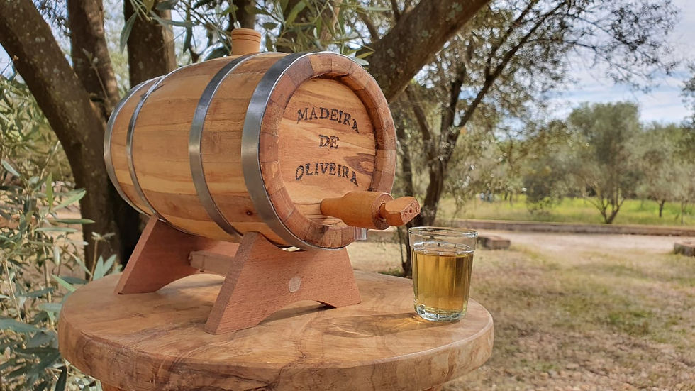 Miniatura: Tonel Barril de Madeira de Oliveira capacidade 1lt +1 litro de Cachaça Ouri