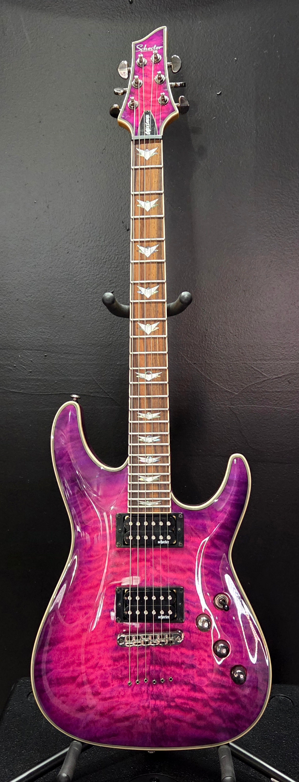 Schecter: "Omen Extreme" Super Strat