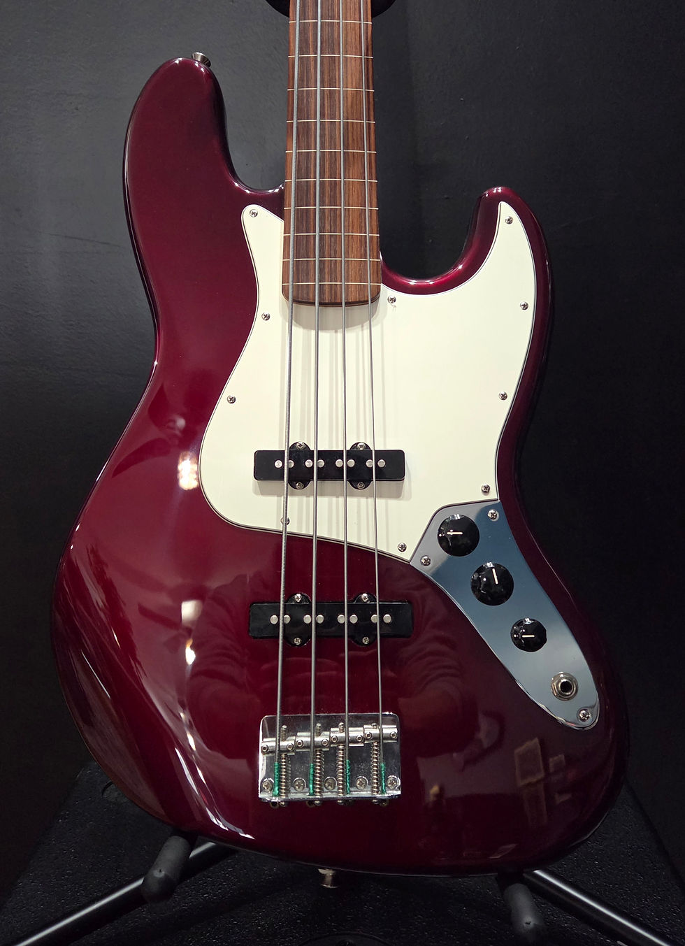 Thumbnail: Fender Fretless Jazz Bass in Midnight Merlot