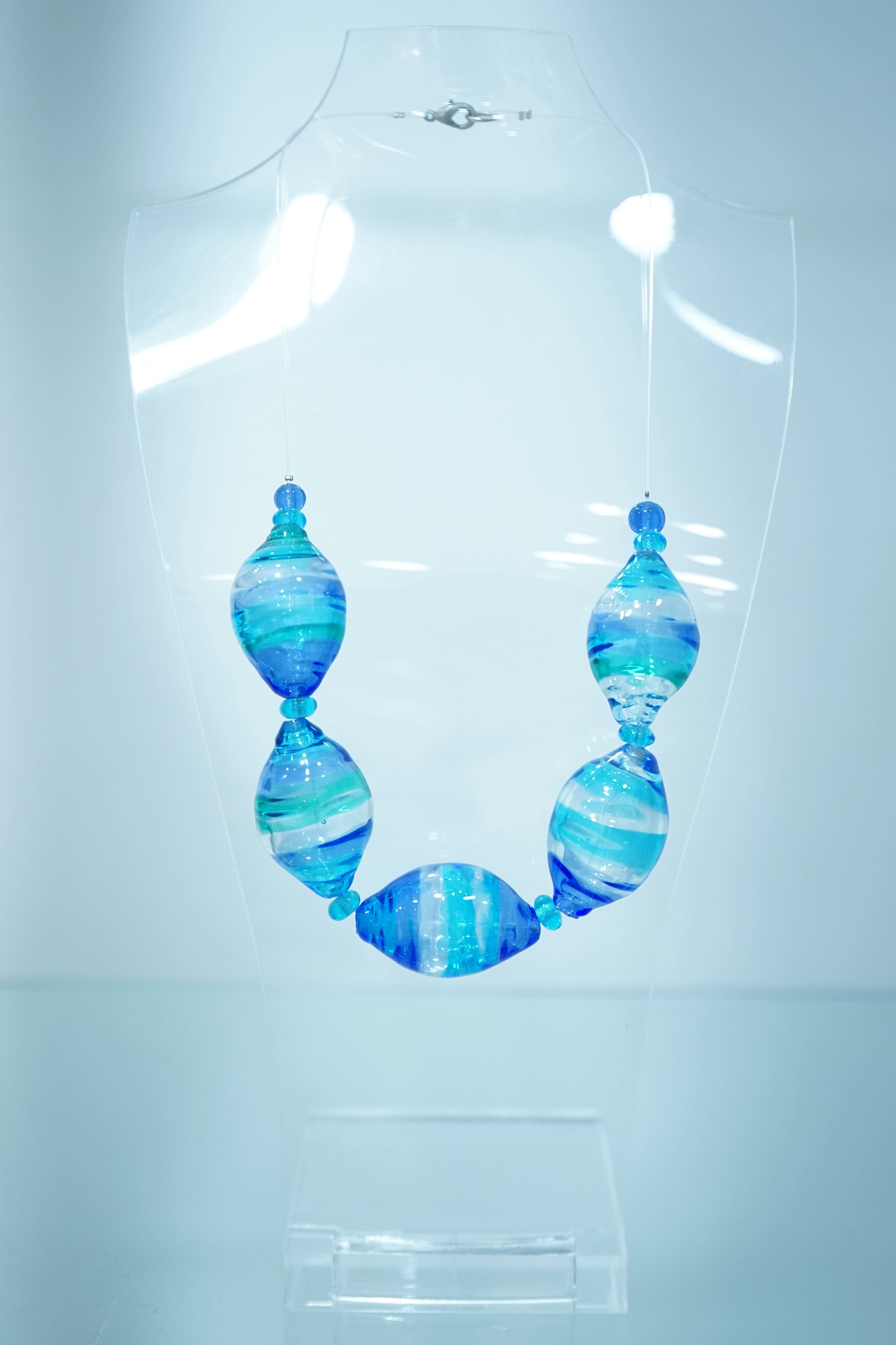 Collier verre soufflé avec des rayures