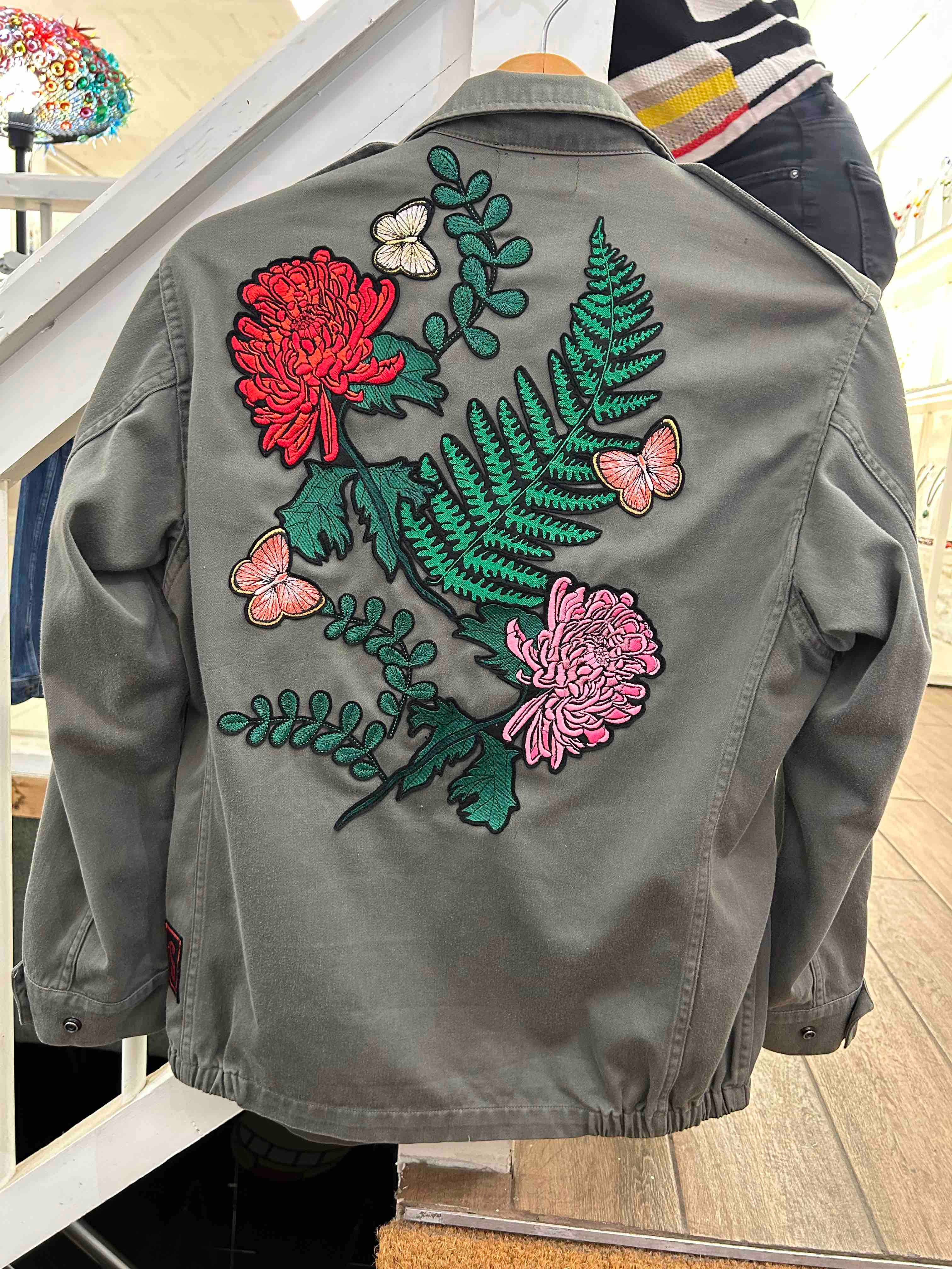 Veste militaire Fougère, Chrysanthèmes et Papillon