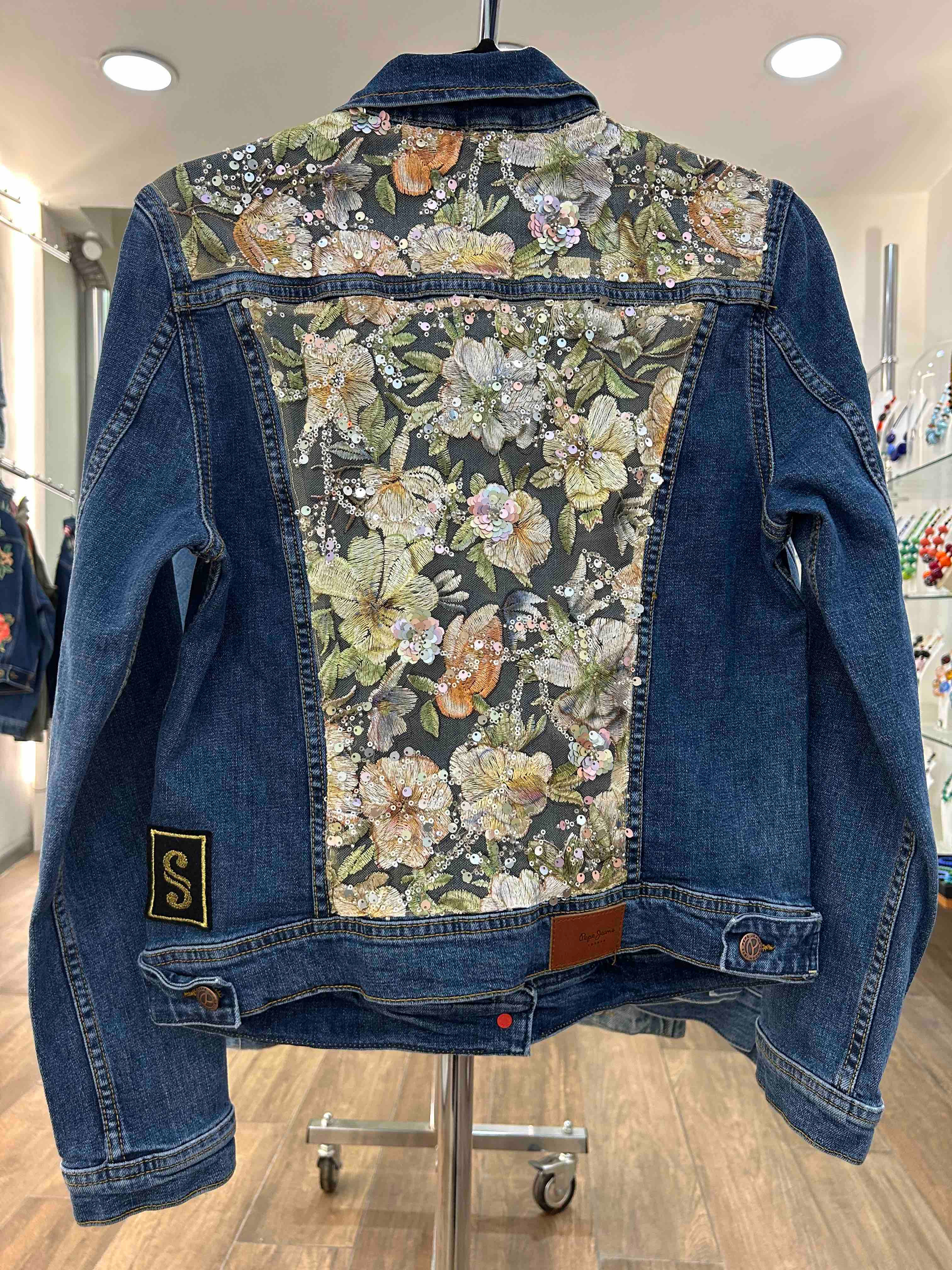 Veste en Jean Tissu Doré avec Perles