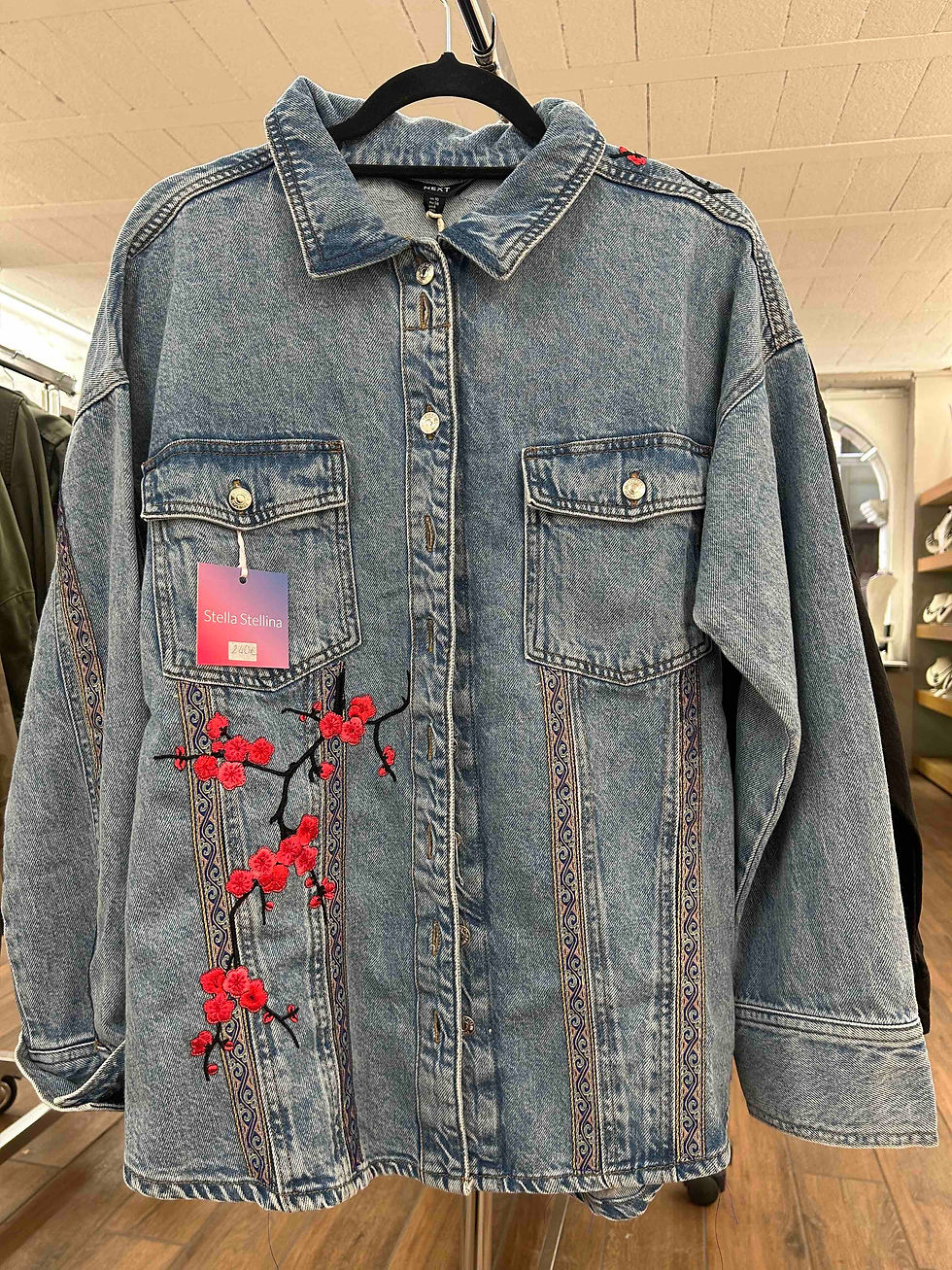 Thumbnail: Veste Denim Grues et Ornementations Japonaises