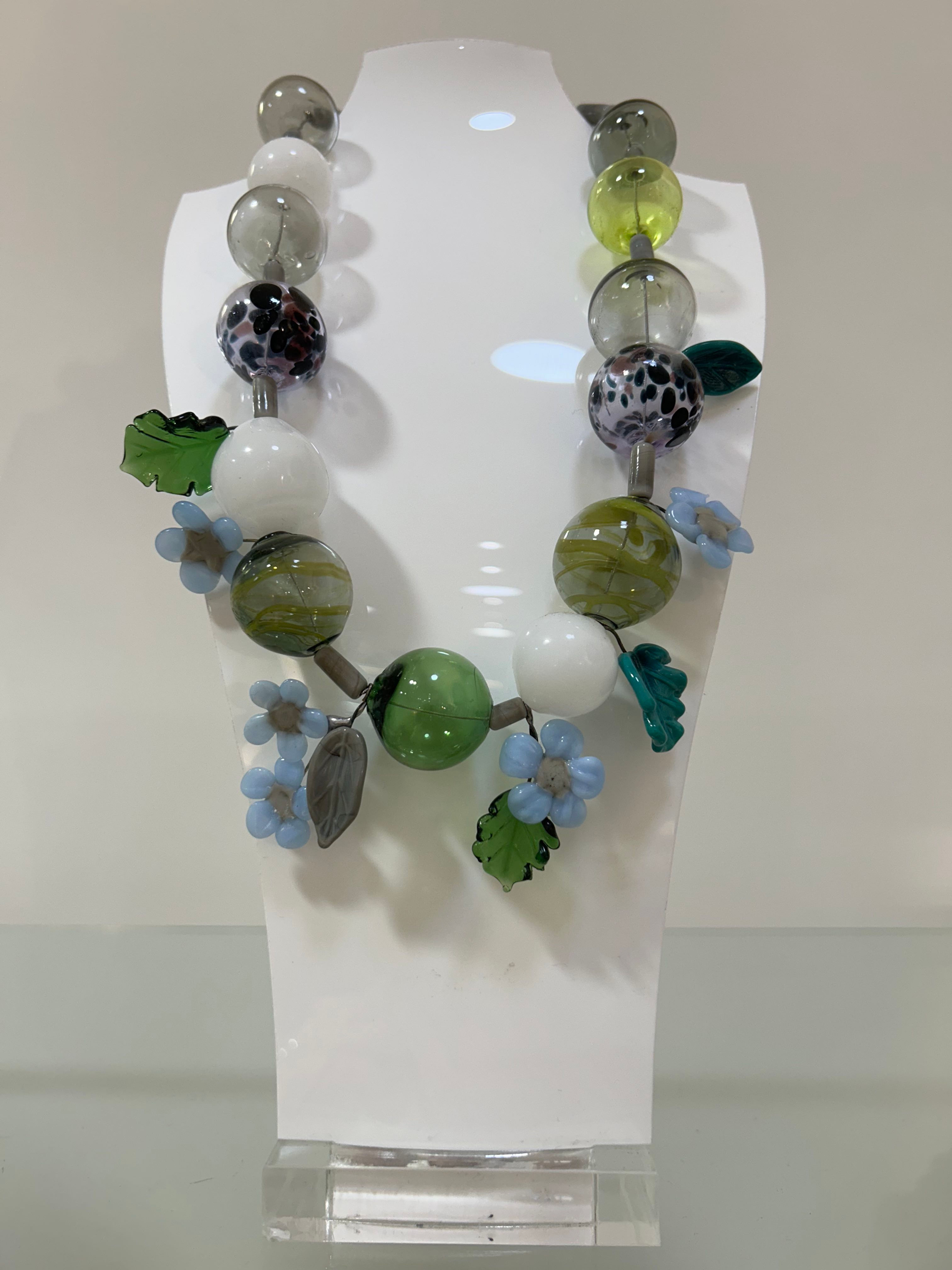 Collier en Verre Soufflé Fleurs et Feuilles