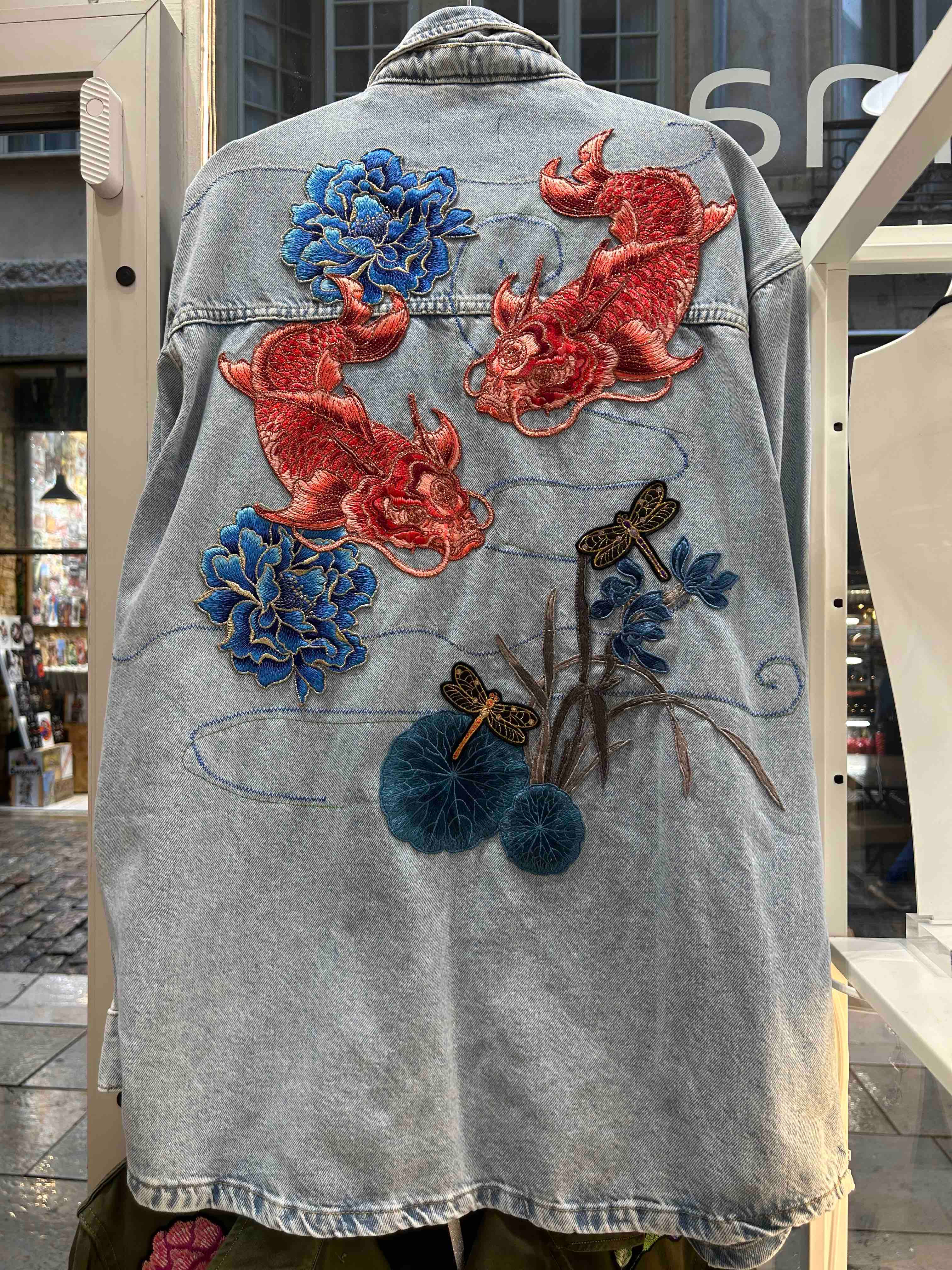 Veste en Jean Carpe Koi, Libellules et Pivoines