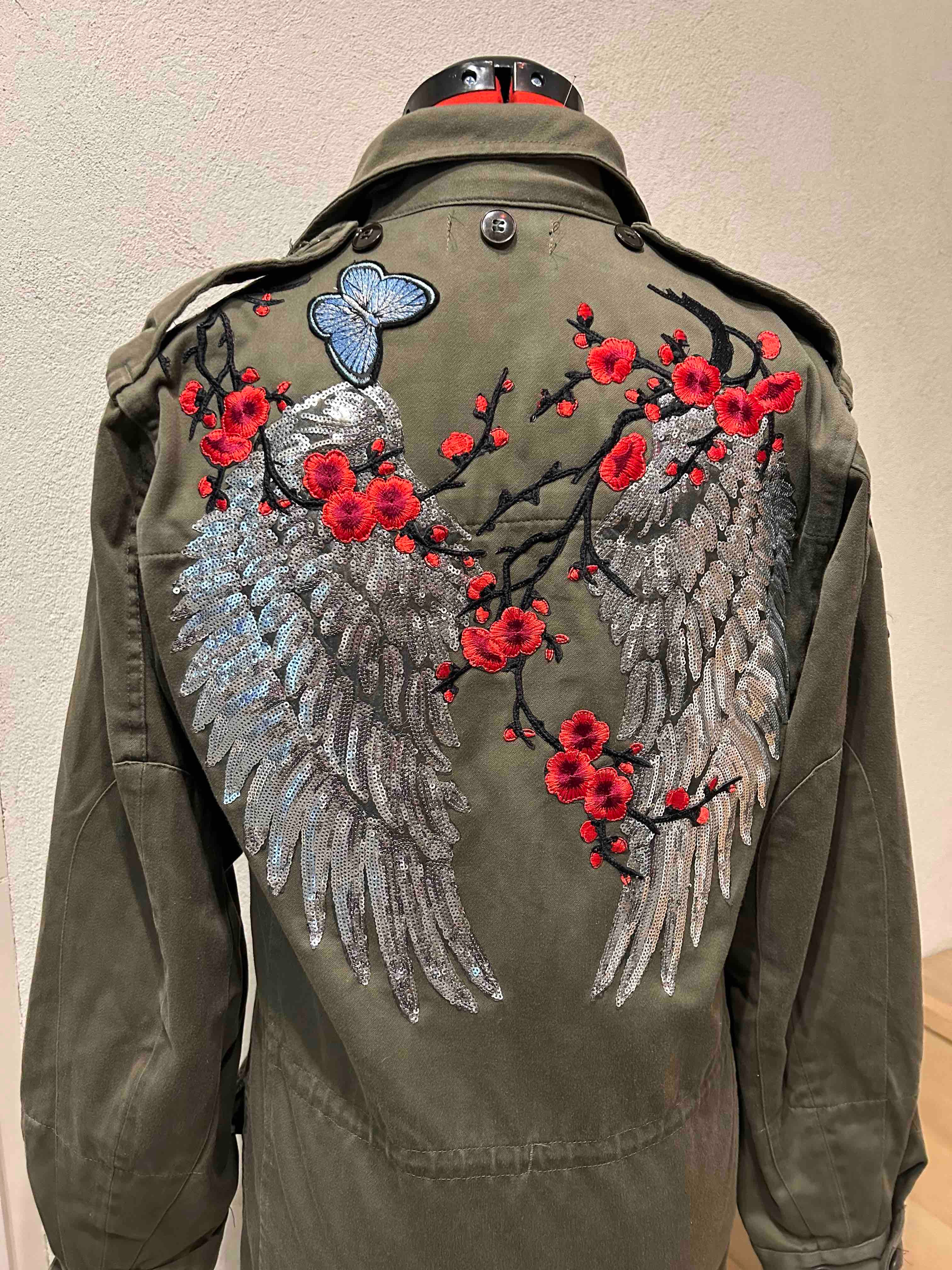 Veste militaire Ailes Argentées et Fleurs de Cerisiers