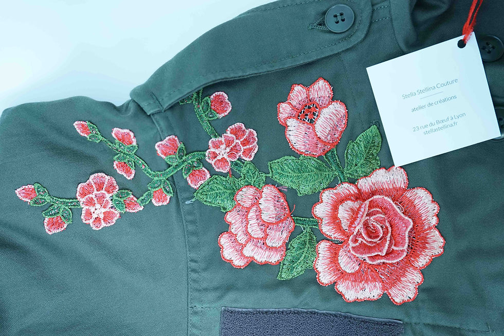 Thumbnail: Veste militaire Ailes et Roses