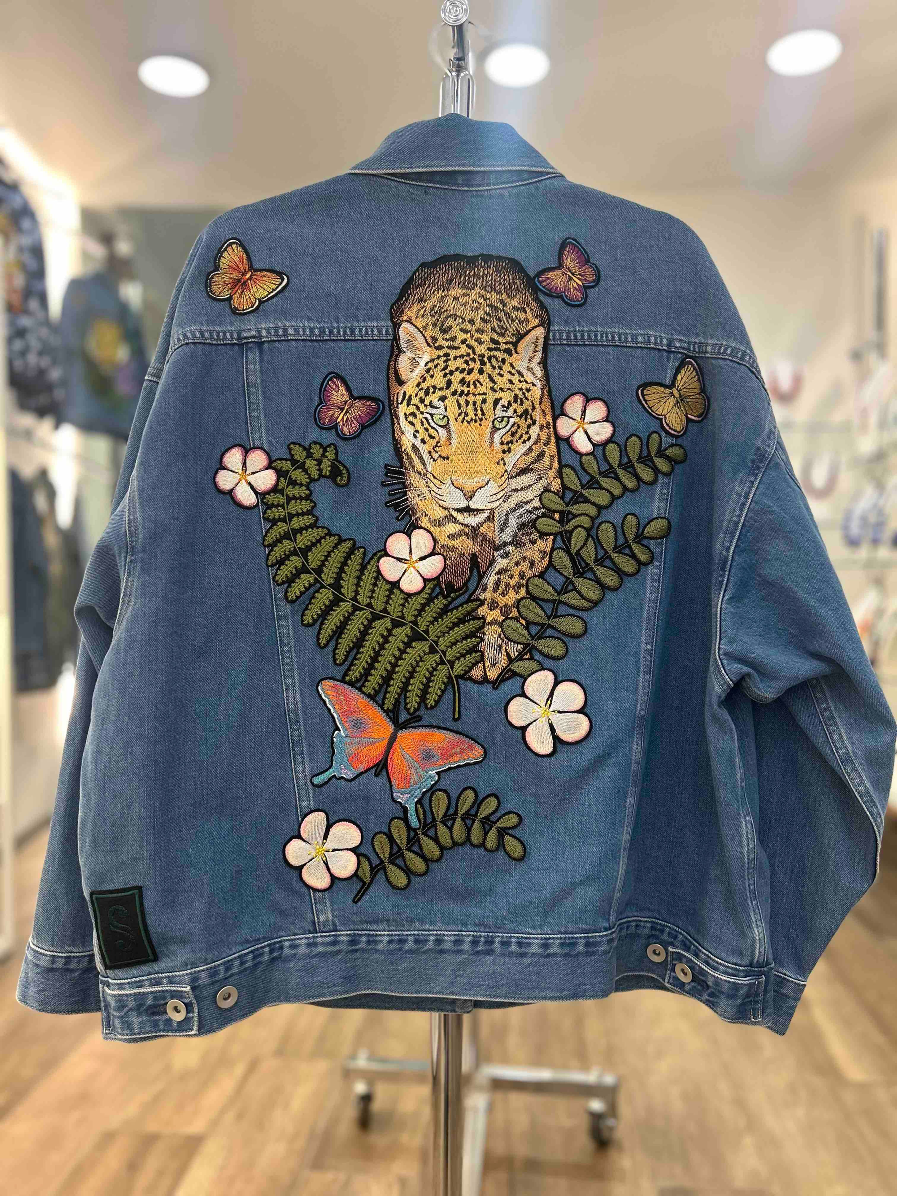 Veste en Jean Jaguar et Nuée de Papillons