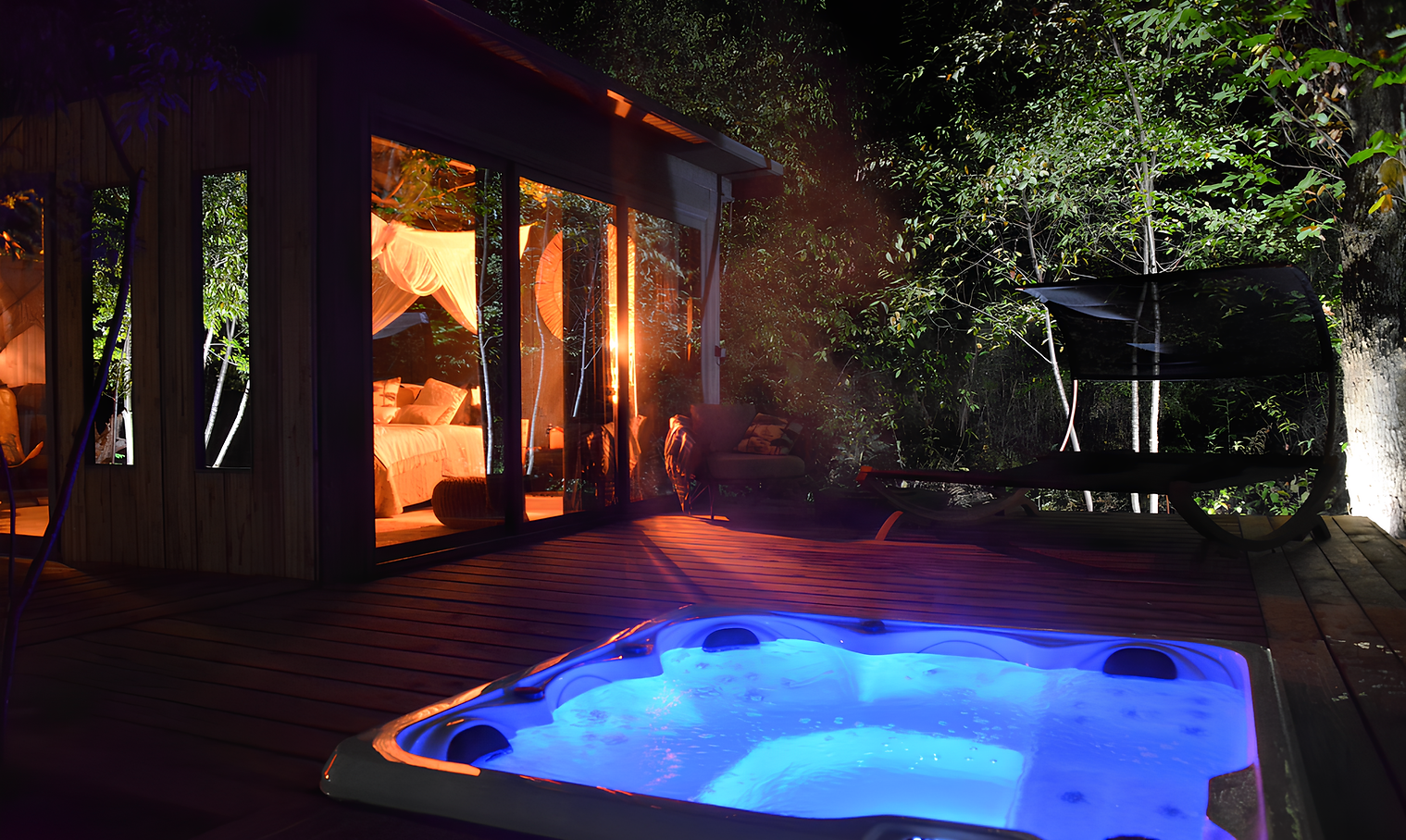 spa so wood 33 by night