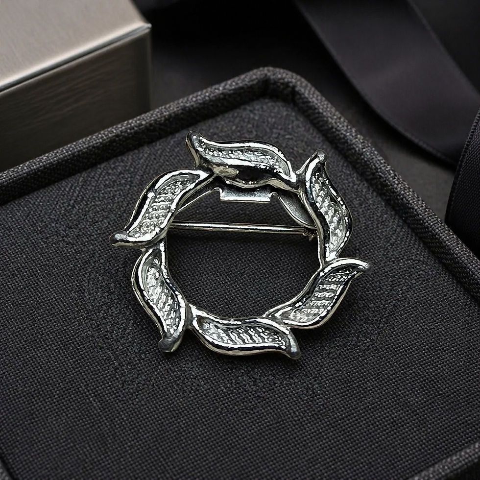 Thumbnail: Vintage Leaf circle Brooch