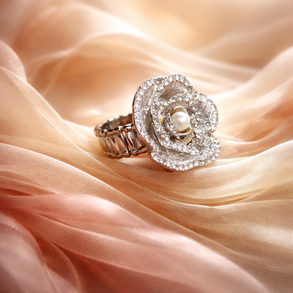 Thumbnail: Vintage chunky floral stretch size 9 ring