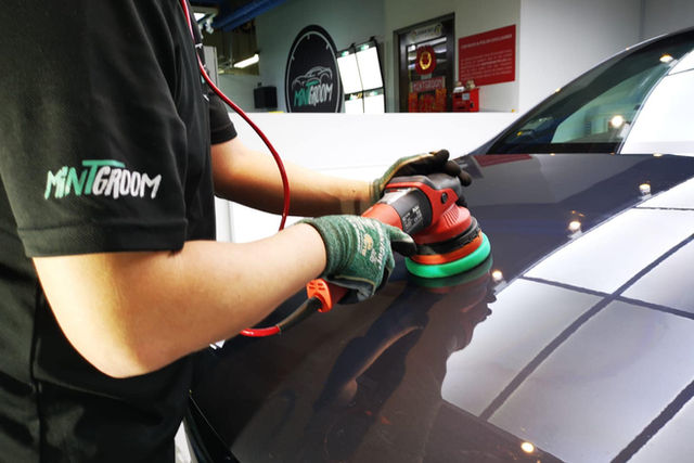 Wet gloss finish after polishing and premium wax protection