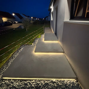 Escaliers suspendus en béton