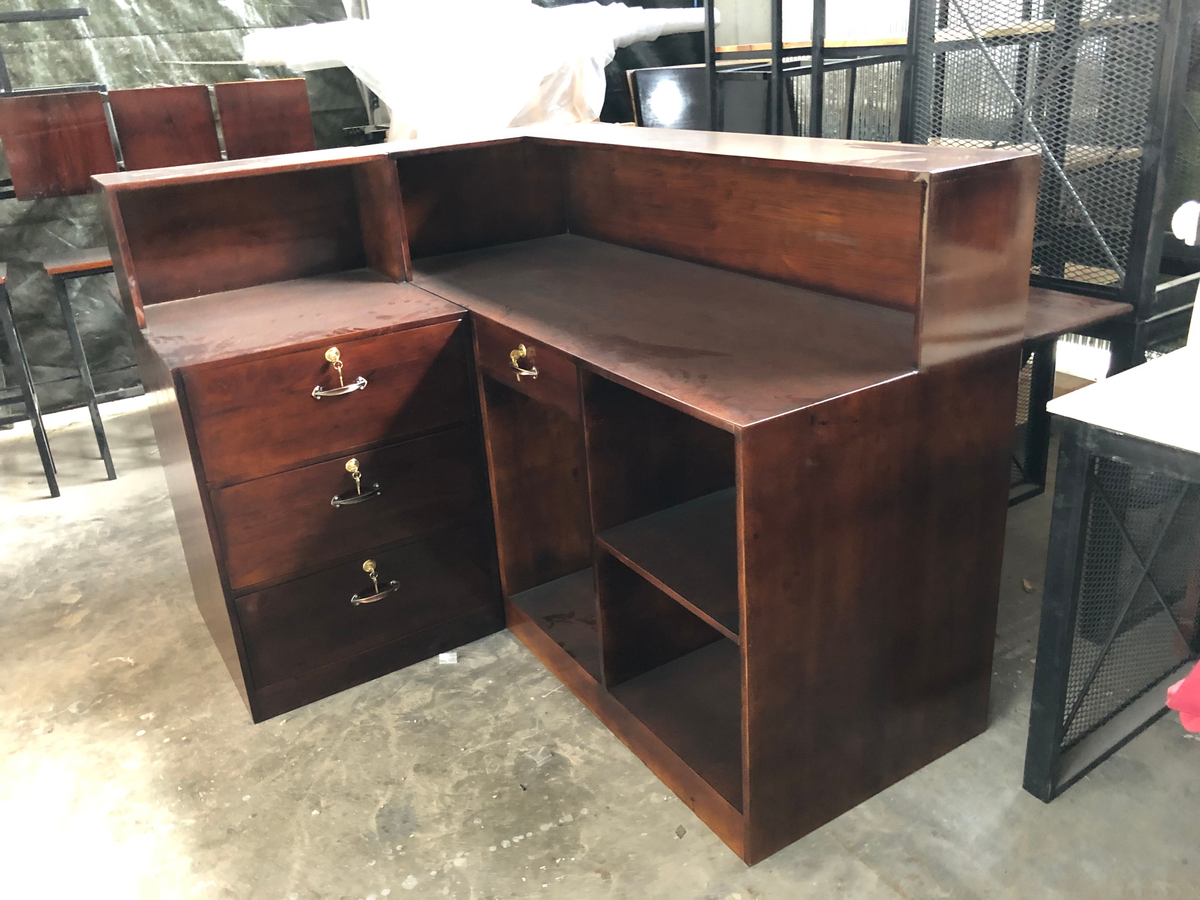 เคาน์เตอร์กาแฟเข้ามุมไม้ยางพารา