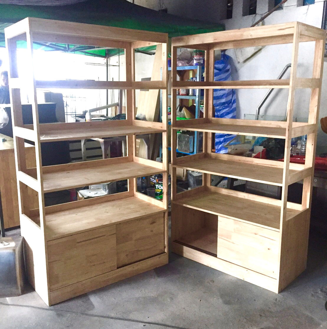 ชั้นวางสินค้ามีตู้เก็บของด้านล่างโครงไม้ 1x0.40x2m