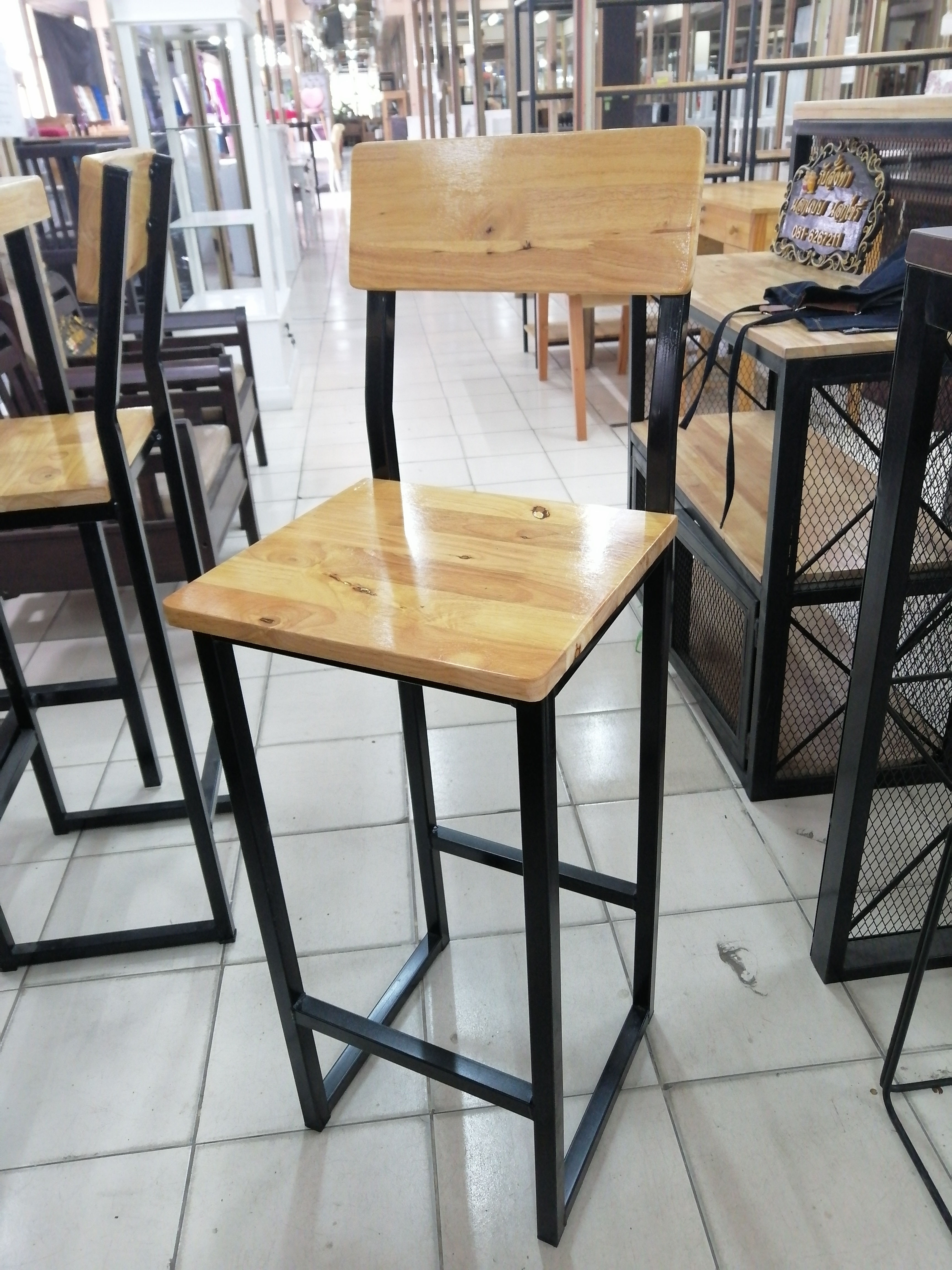 เก้าอี้บาร์ไม้ยางพาราขาเหล็ก