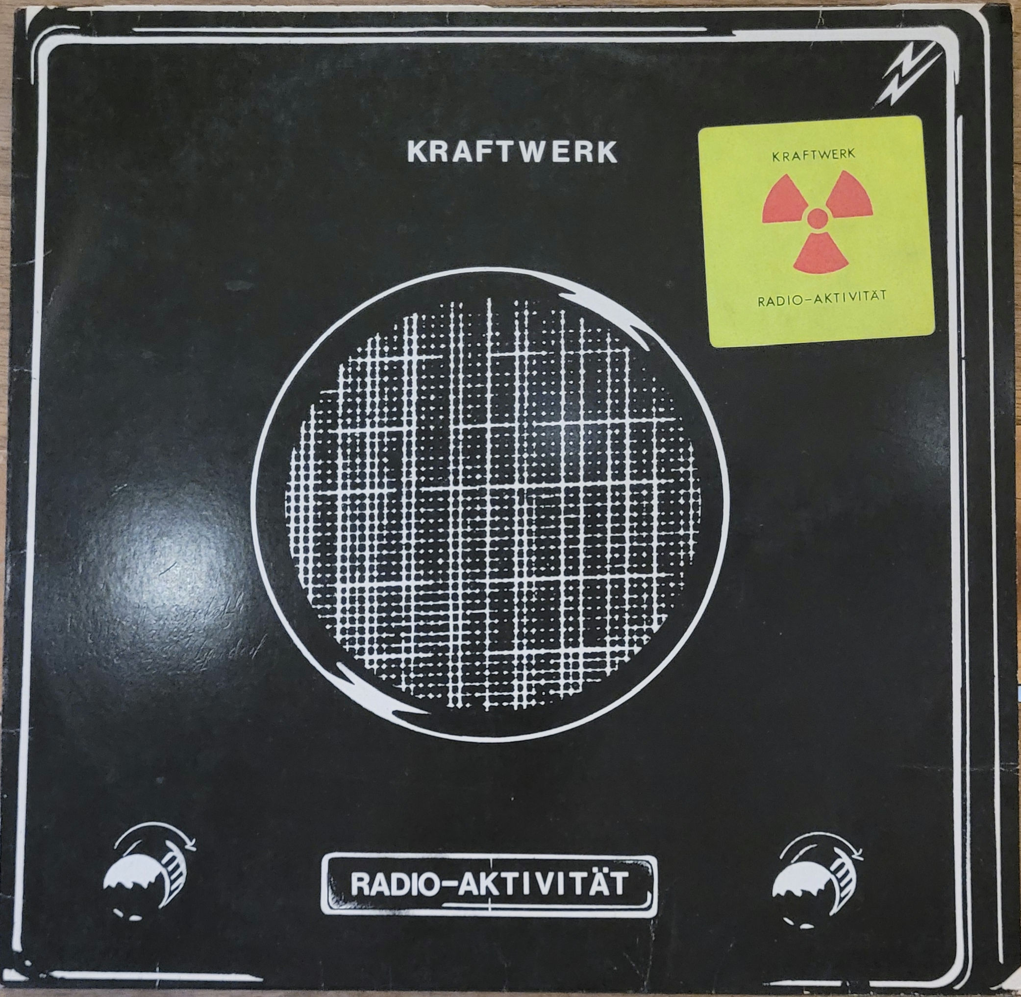 Kraftwerk – Radio-Aktivität ( 1975 Almanya Dönem Baskı )