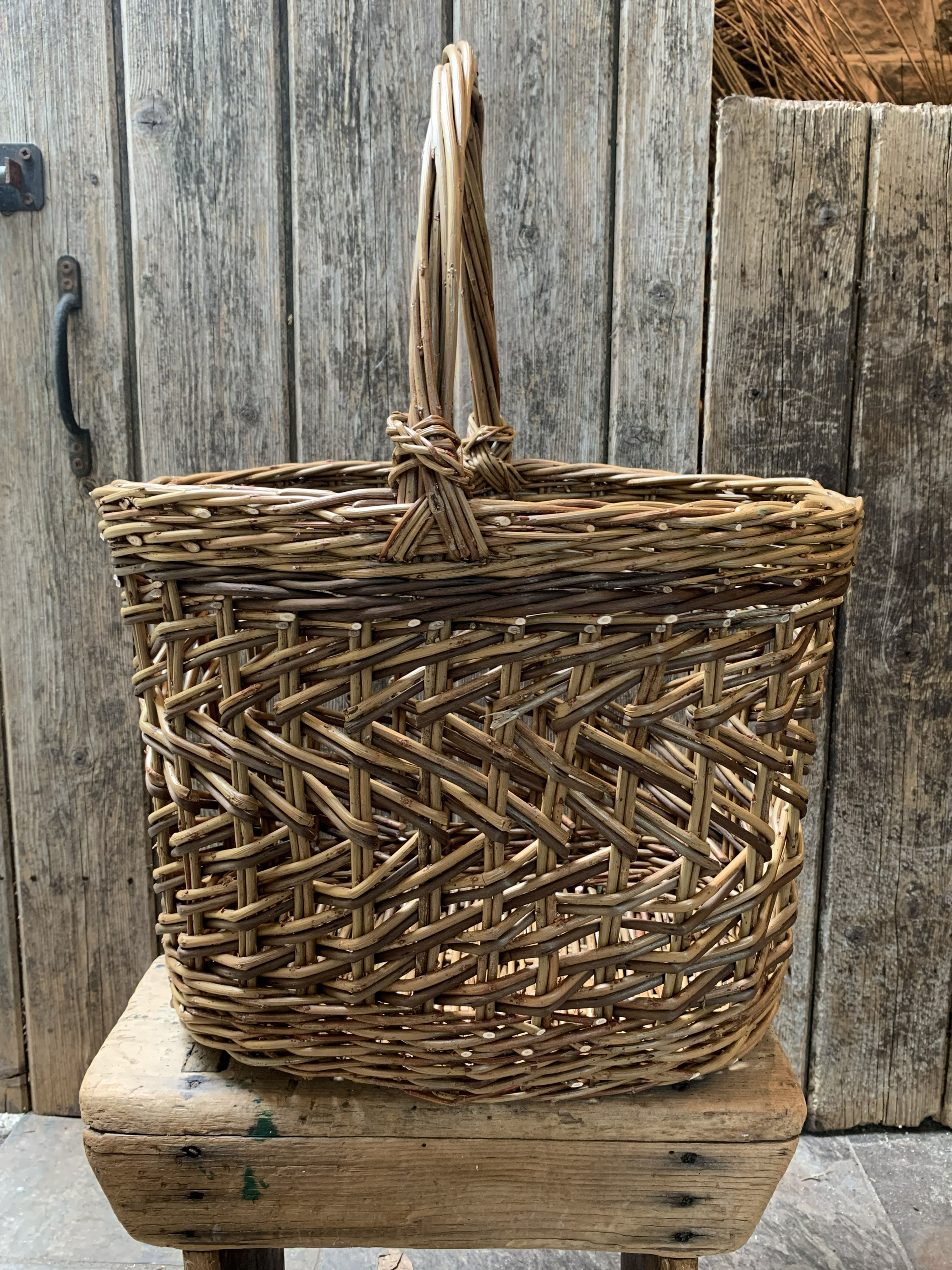Oval Willow Shopper