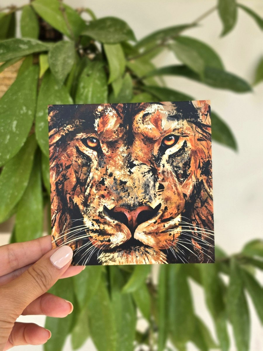 carte postale d'un lion peint oeuvre de l'artiste peintre Jessica Sansiquet portrait animalier contemporain
