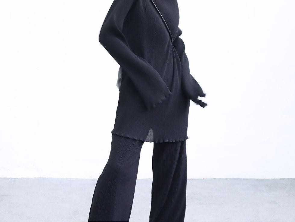 サムネイル： Black Emma top