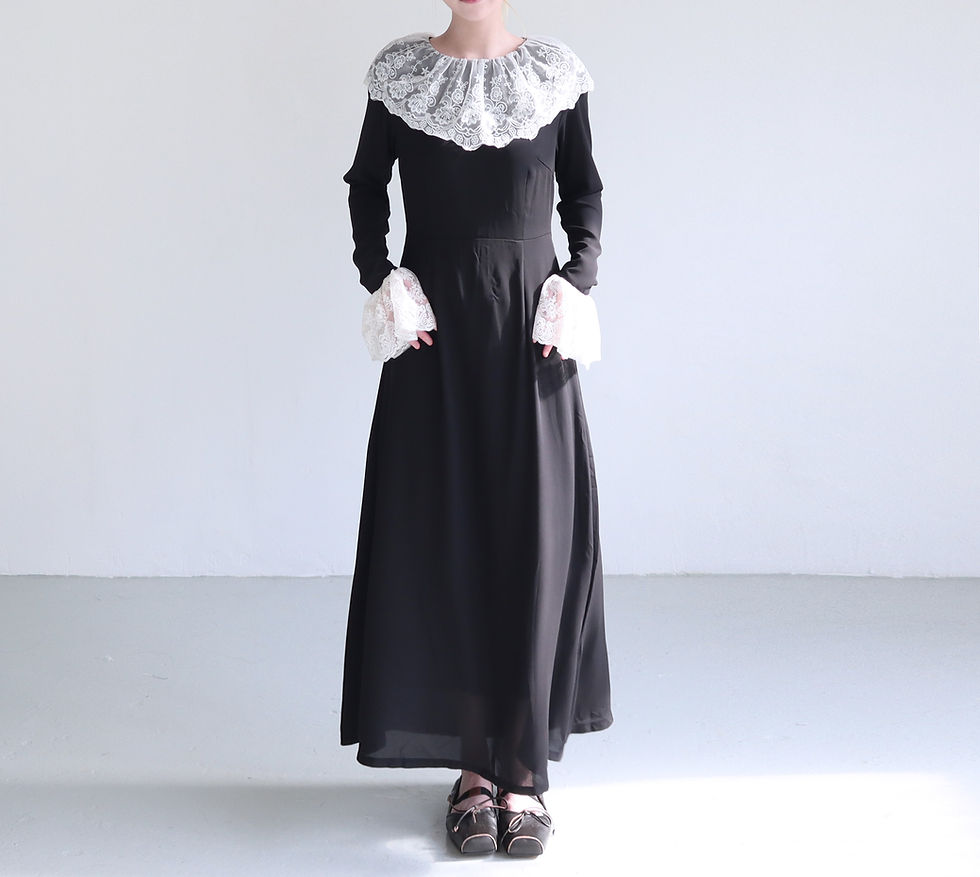 縮圖：A Prayer in Lace Dress