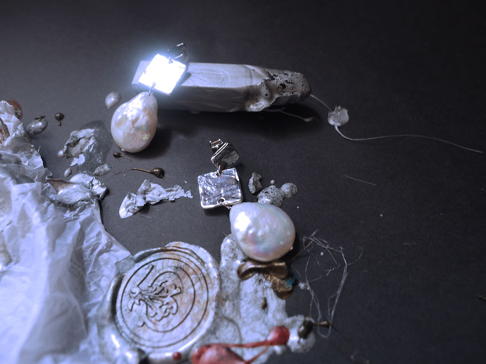縮圖：Silvery square Baroco pearl ear ring