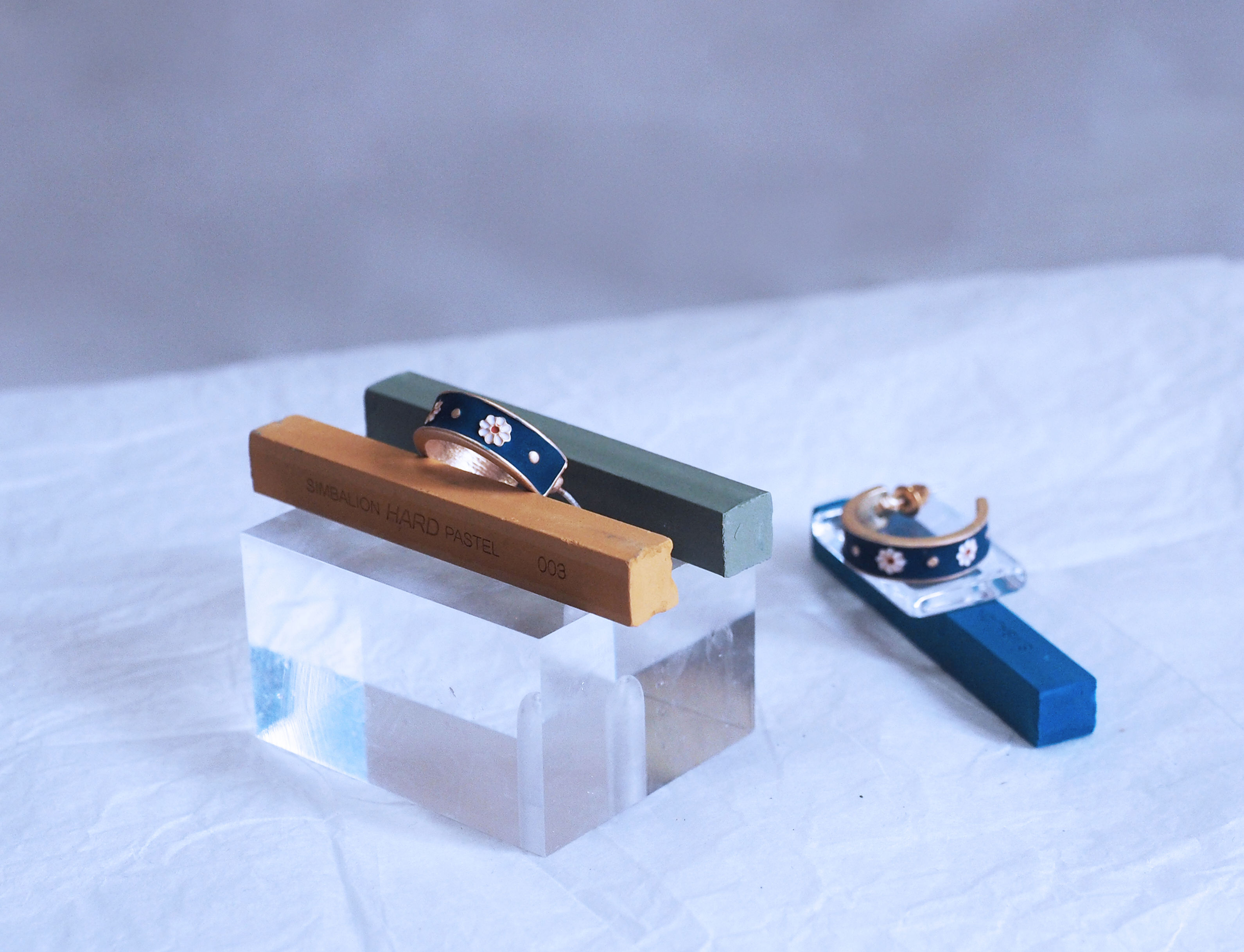 Vintage Daisy blue hoop earring