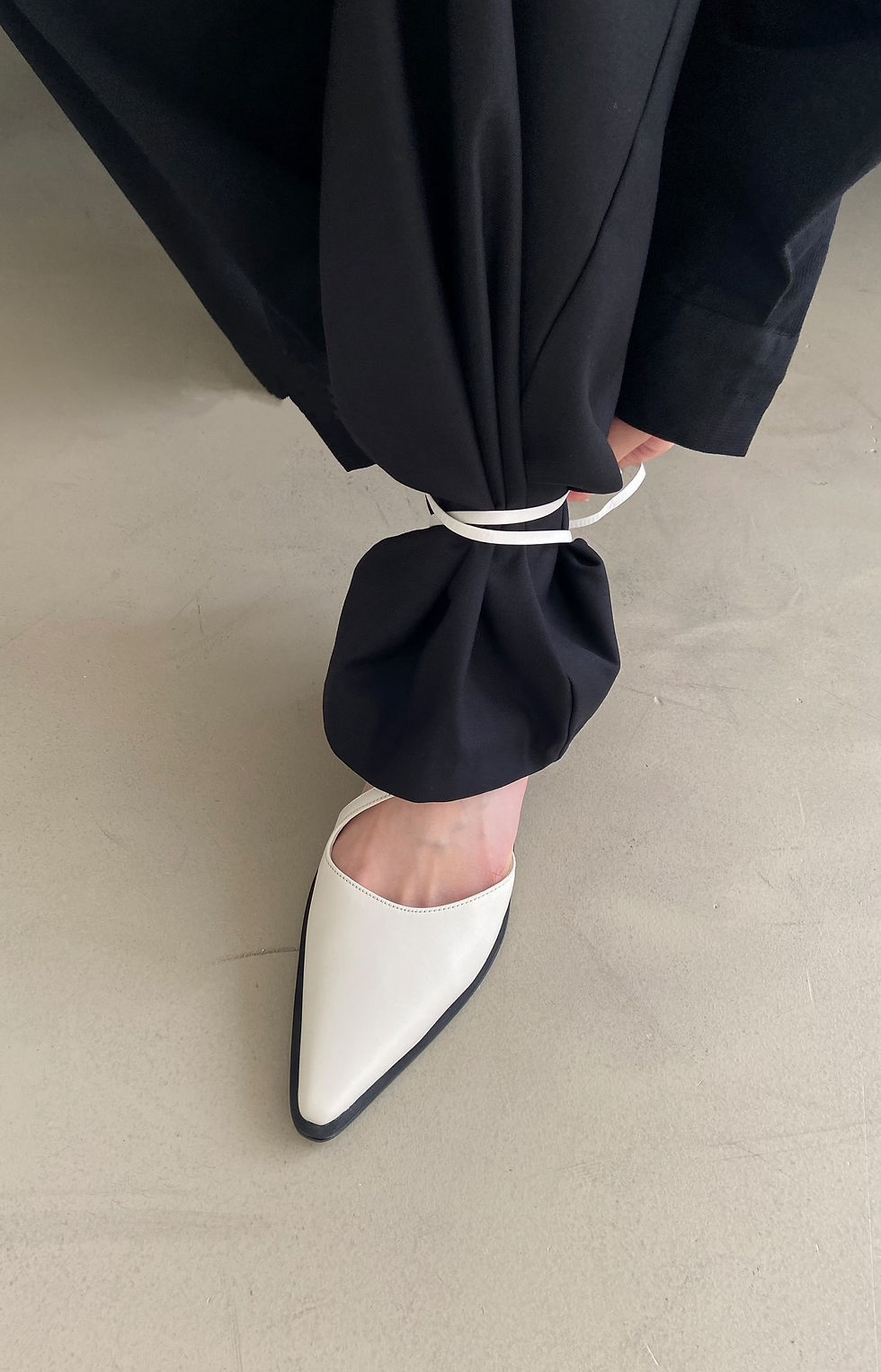 サムネイル： 006 Pointed Kitten Heels IVORY