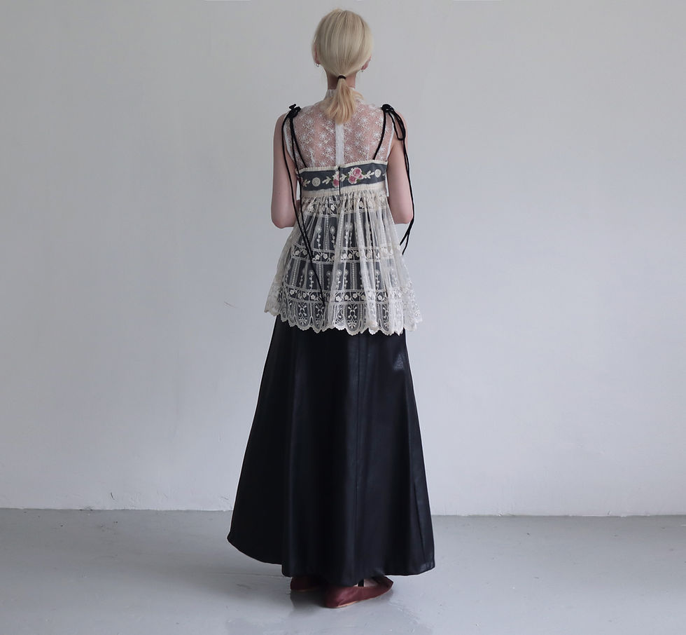 サムネイル： Ivory Lacewind Rosengrim Vest