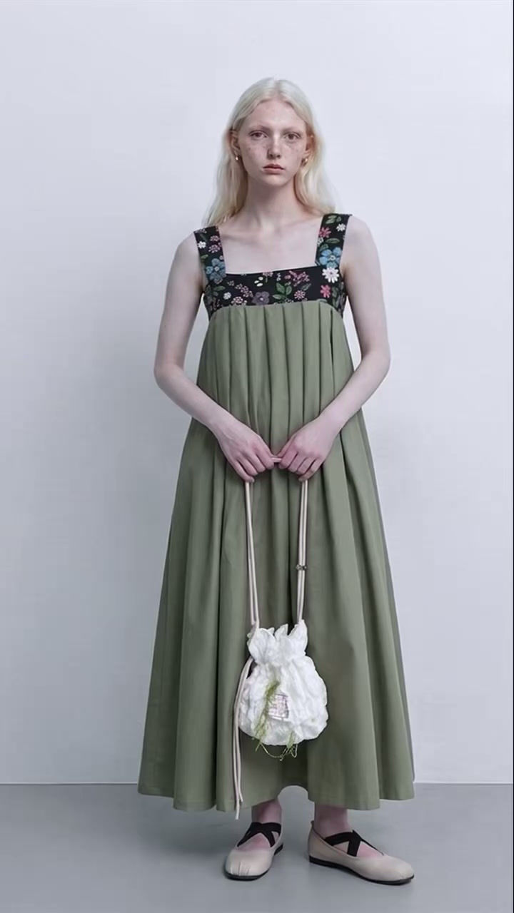 サムネイル： Dark Herbarium Rosvale Dress