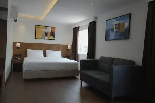 Couple Friendly Hotels In Scheme 54 Indore