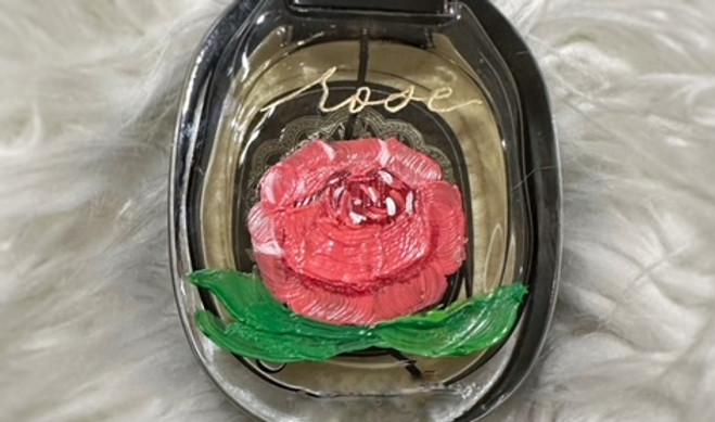 sara wells NJ & nyc calligrapher, engraver, bottle painter and hot foiling artist with dip